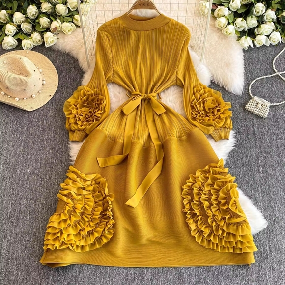 Women's Pleated Lace Elegant Temperament Lace Up Puff Sleeves High Waisted Dress - Picture 5 of 10